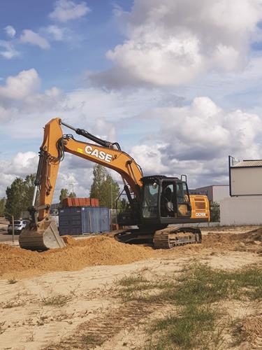 CASE apresenta escavadora CX210E-S em evento de demonstração em Almeirim